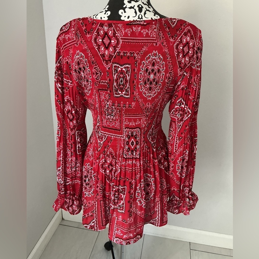 KEREN hart Red Paisley Blouse SzM - Picture 2 of 9